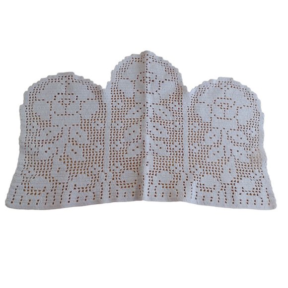 Vintage Grandma's Hand Crochet Tiered Roses18.5" x 12" Handmade White Table Top - Picture 3 of 8